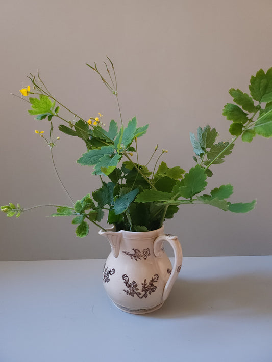 Pichet en grès décor fleuri   Patine