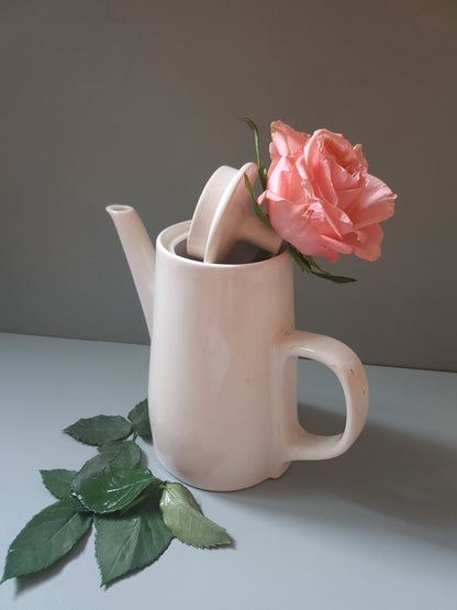 Cafetière en porcelaine blanche   Patine