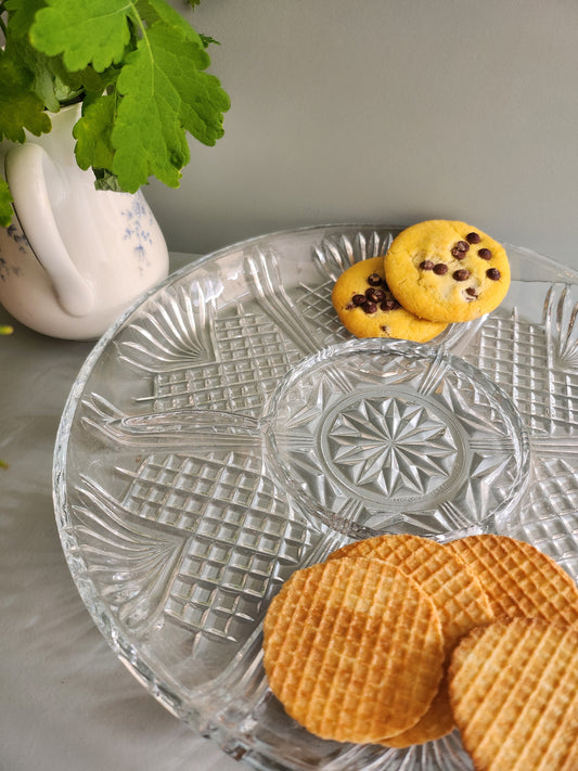 Plat apéritif en verre moulé