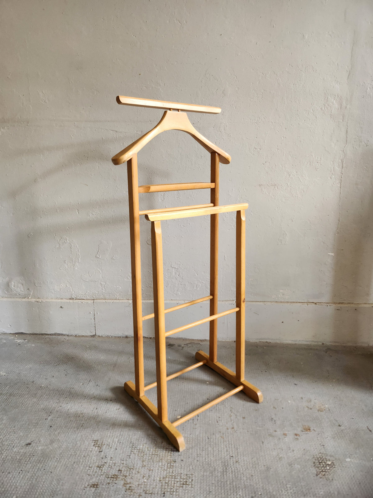Valet de chambre en bois   Patine