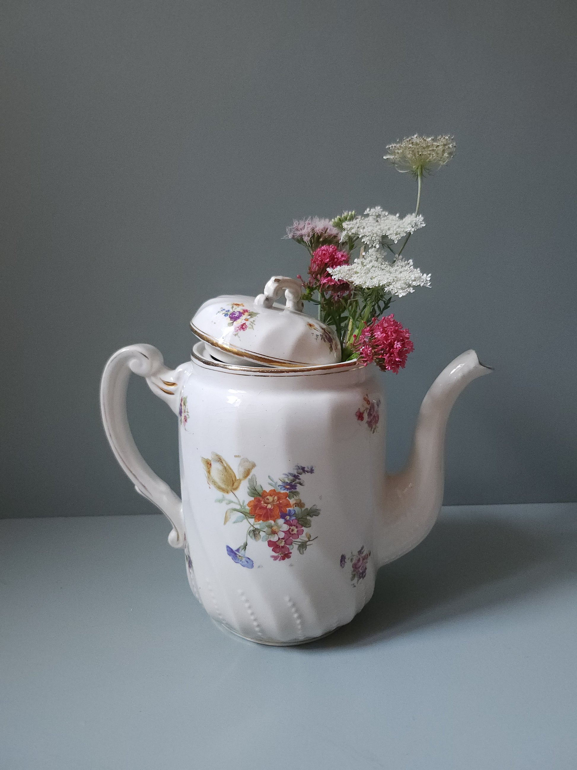 Théière en céramique française fleurie   Patine