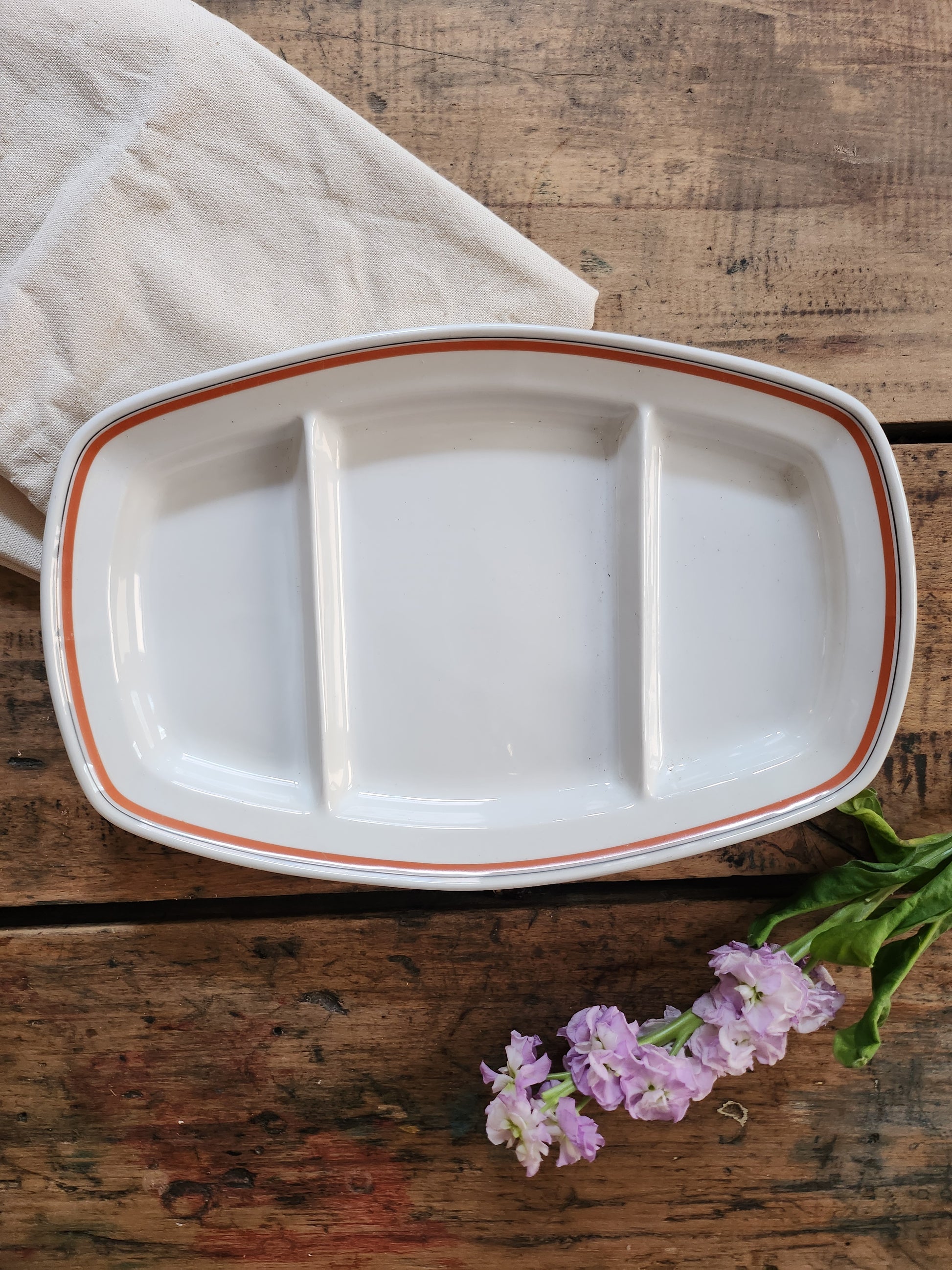 Plateau avec compartiments en porcelaine française   Patine