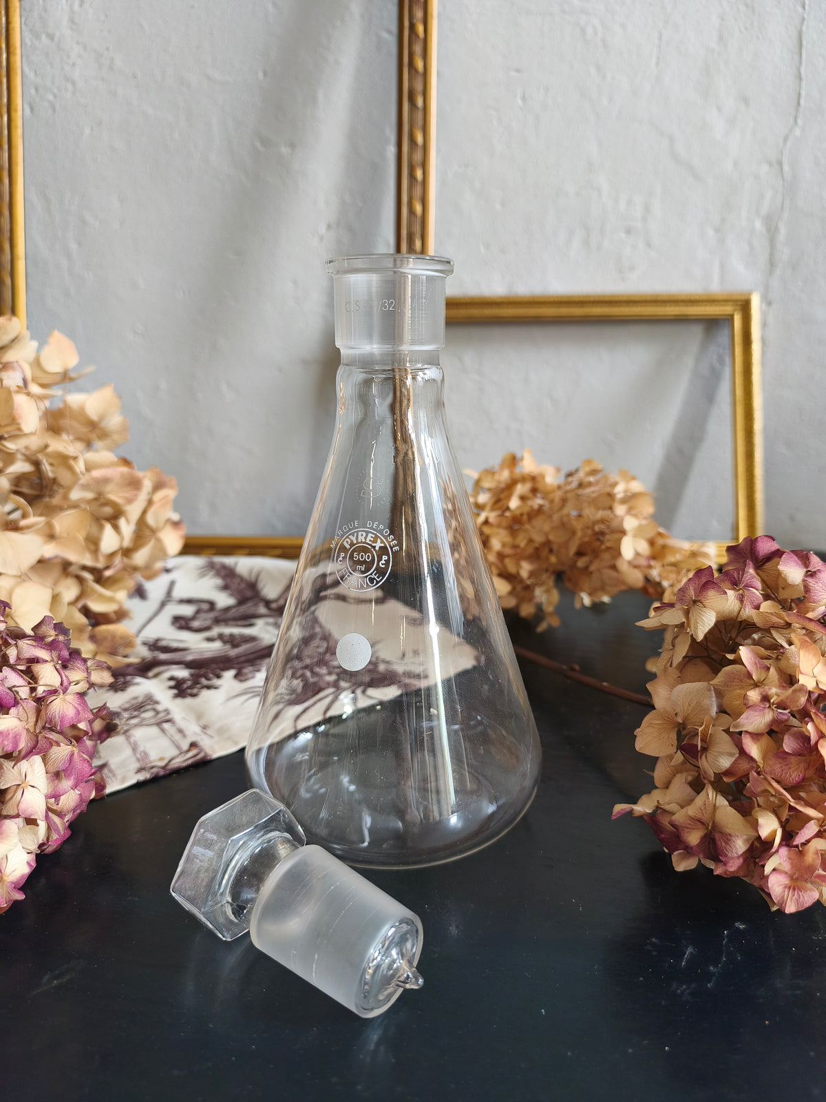 Bouteille en verre pyrex   Patine