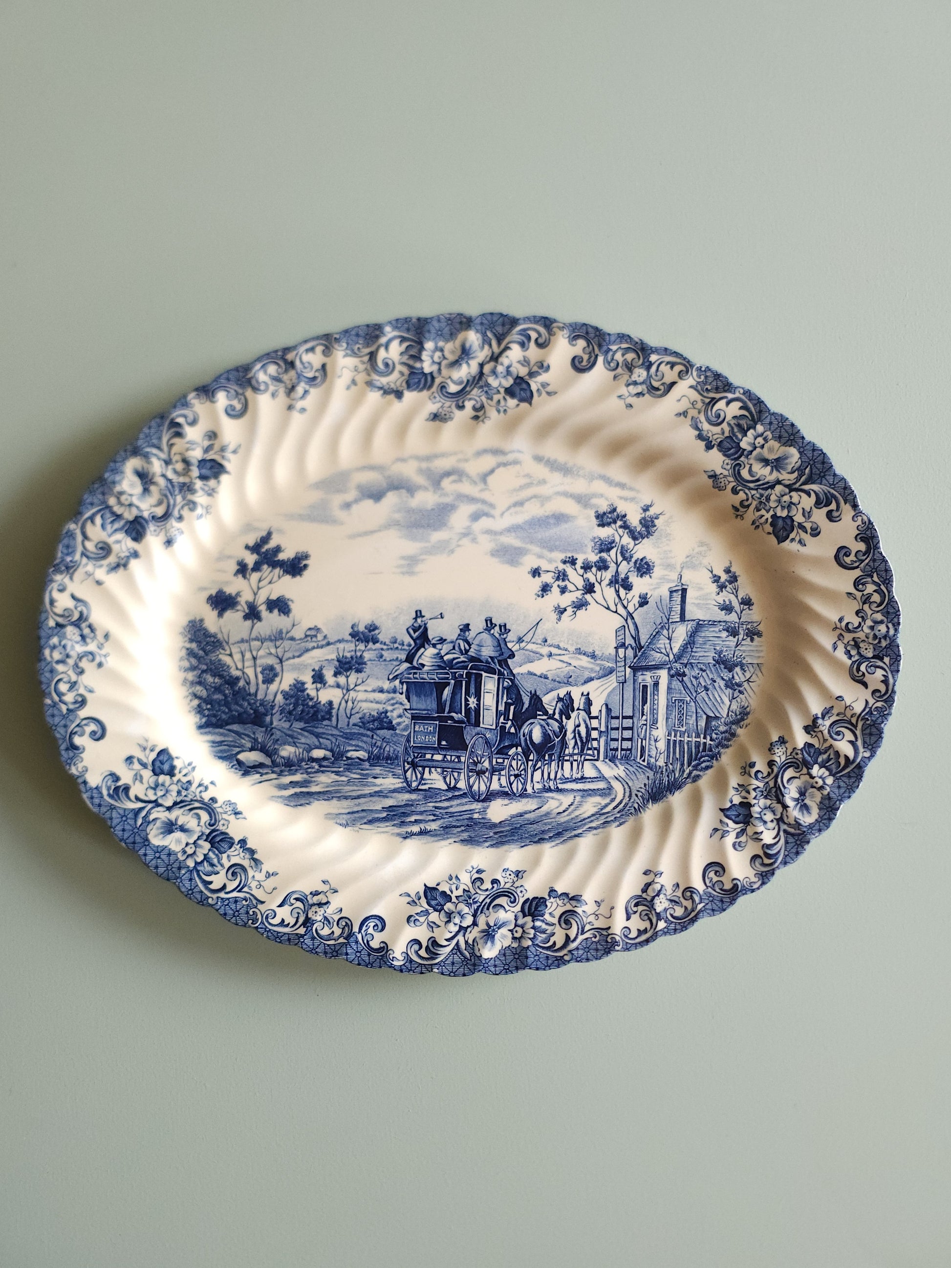 Plat ovale en céramique style anglais   Patine