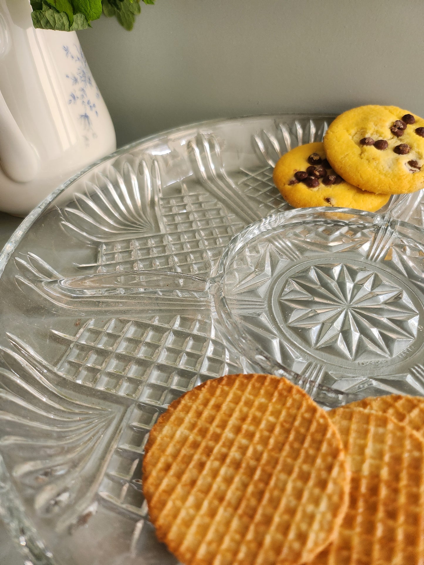 Plat apéritif en verre moulé - Patine