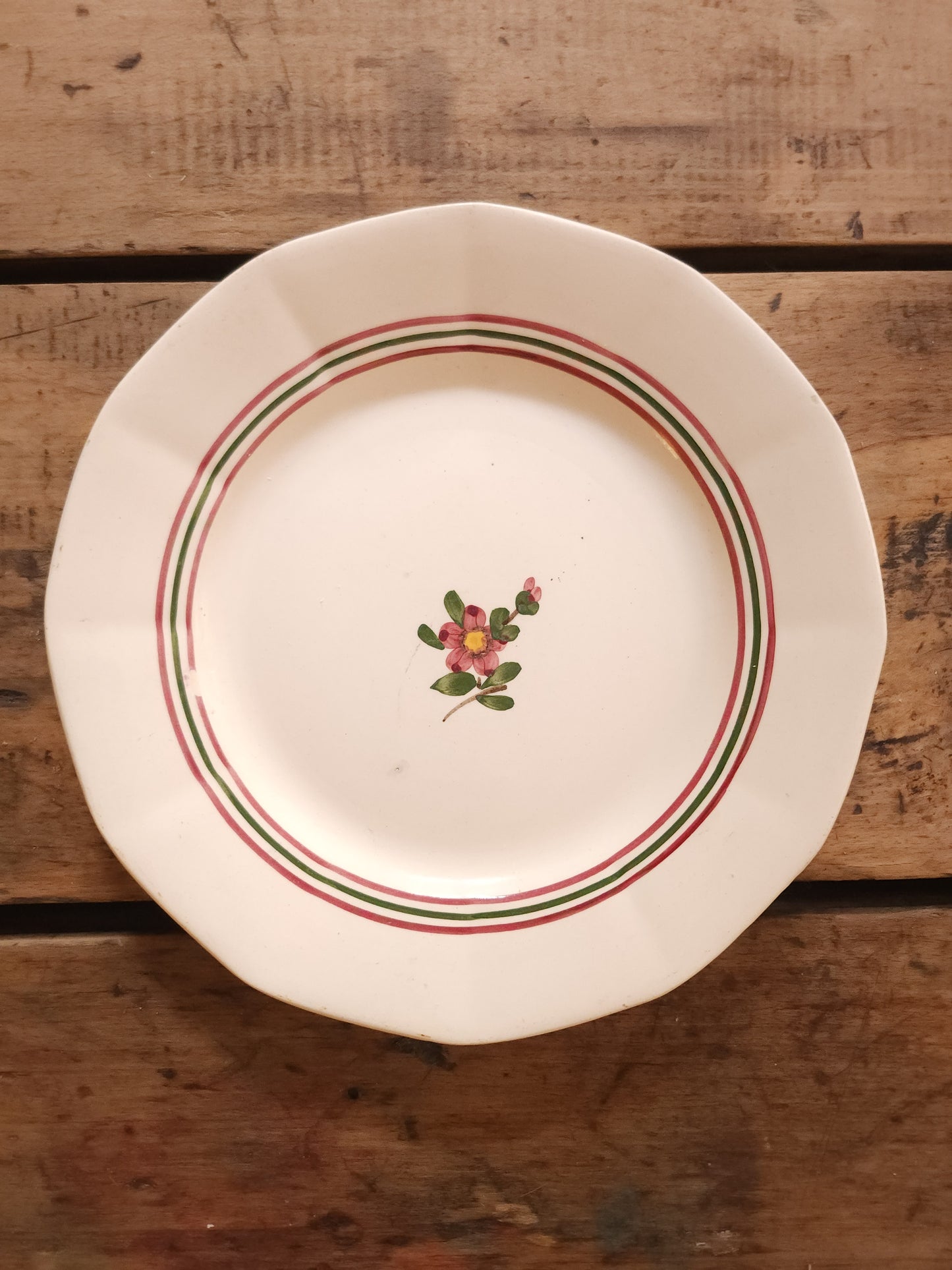 Assiette Sarreguemines fleurie   Patine