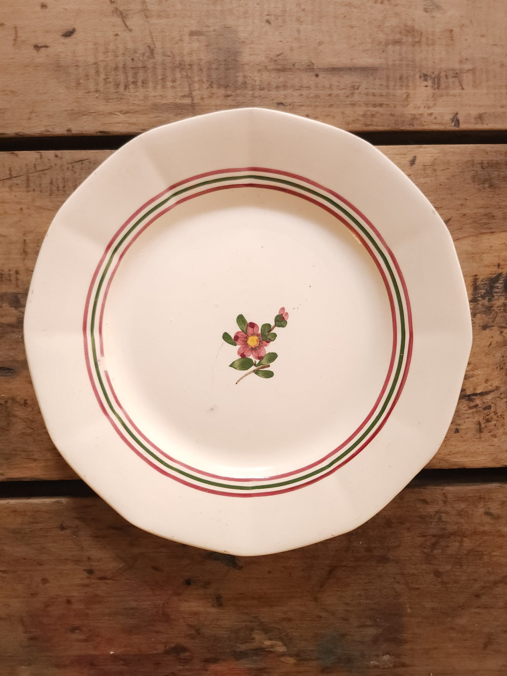 Assiette Sarreguemines fleurie   Patine
