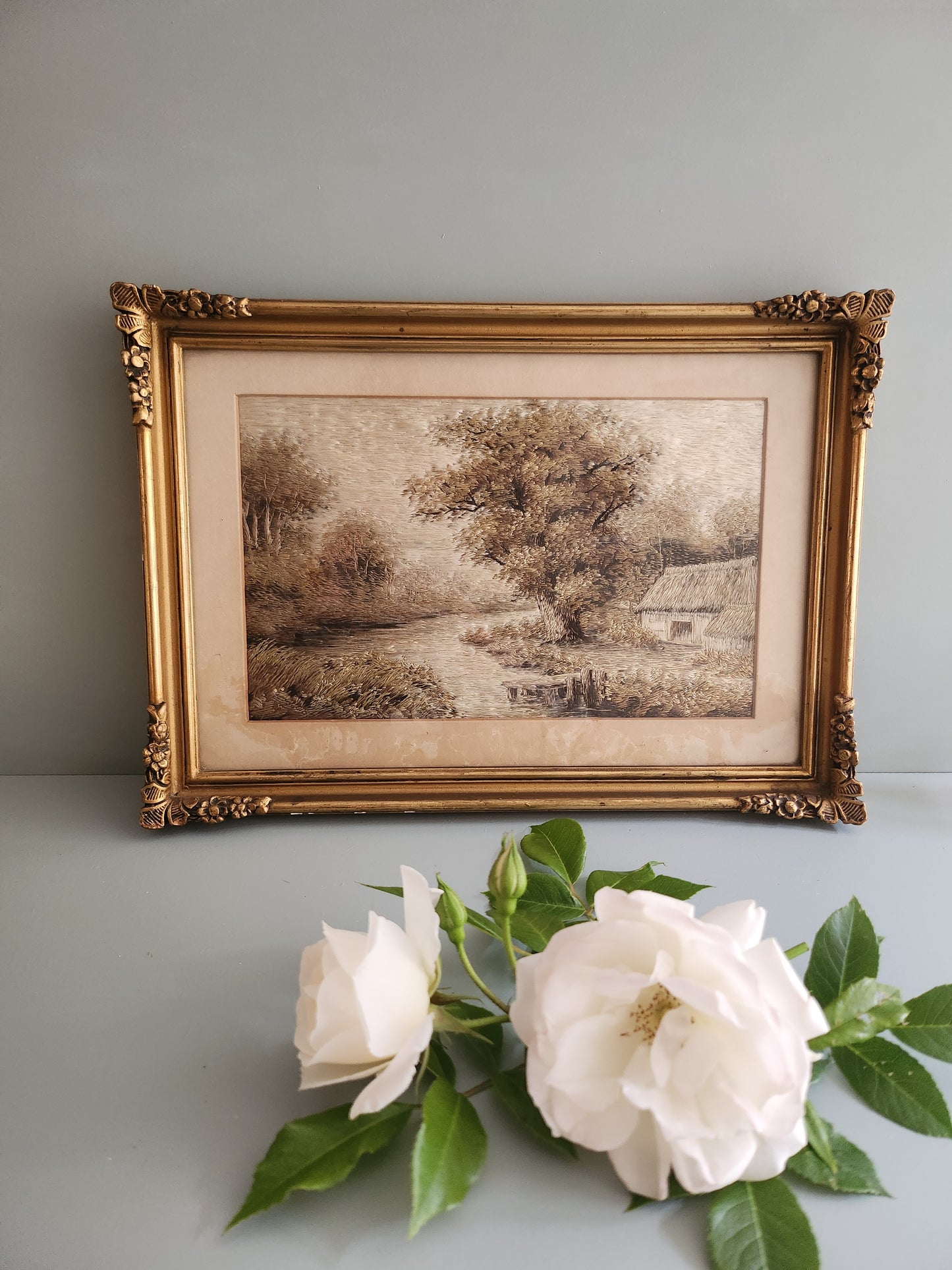 Cadre vintage doré avec toile façon tapissier