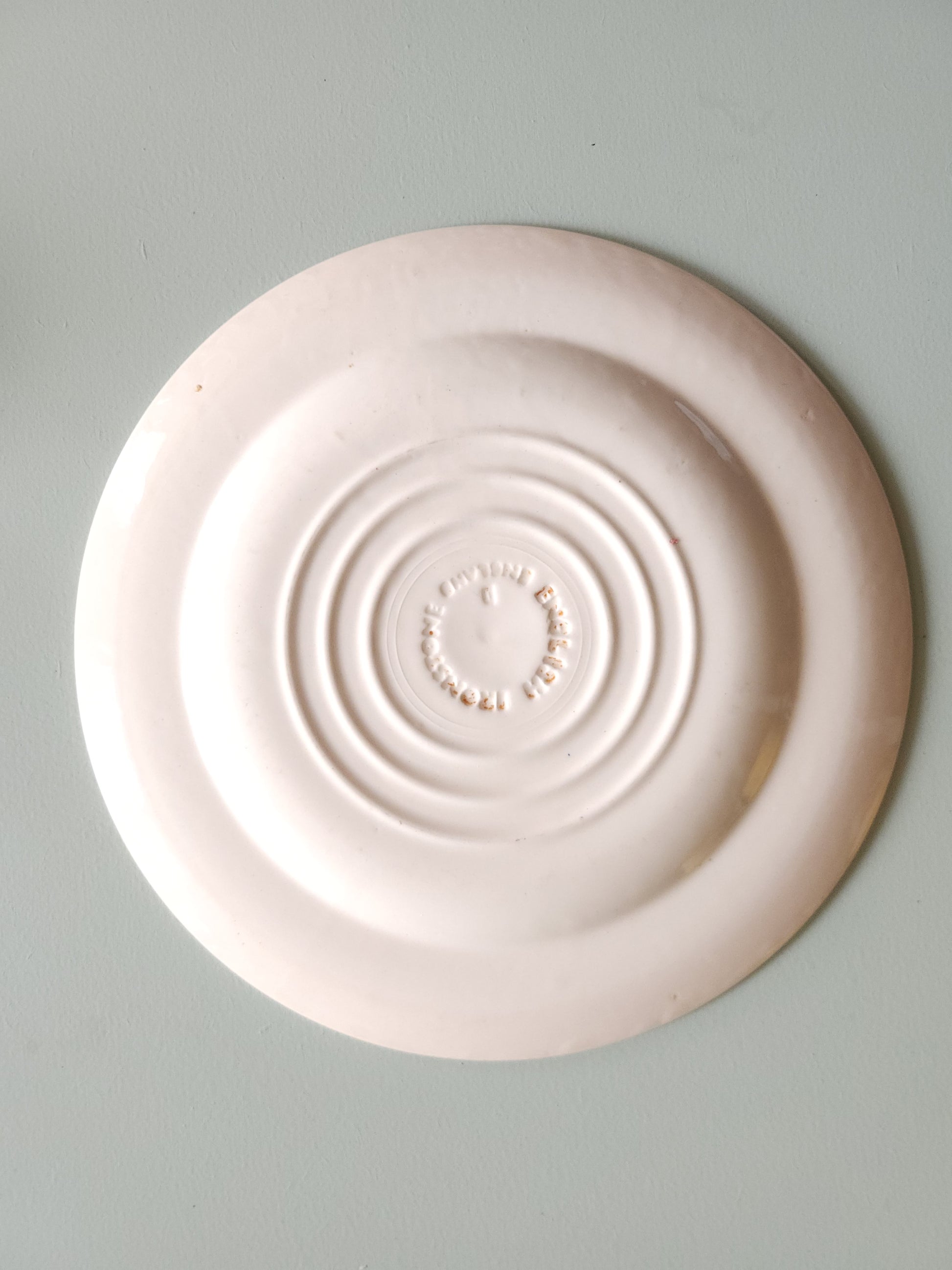 Assiette plate en faïence style anglais   Patine