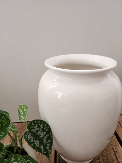 Vase blanc en céramique   Patine