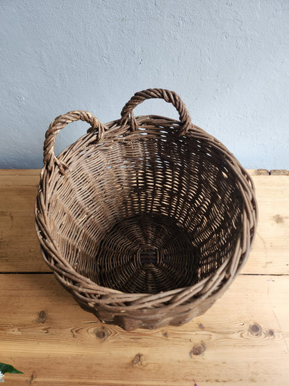 Panier en osier tressé   Patine