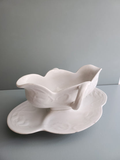 Saucière ancienne en porcelaine blanche - Patine