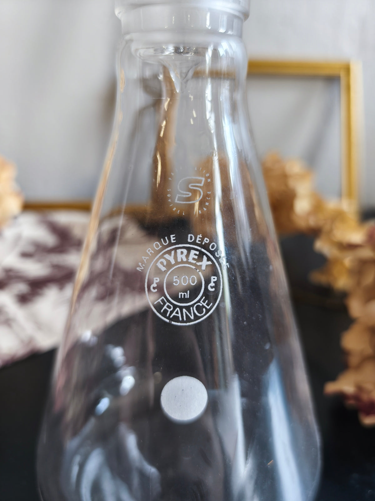 Bouteille en verre pyrex   Patine