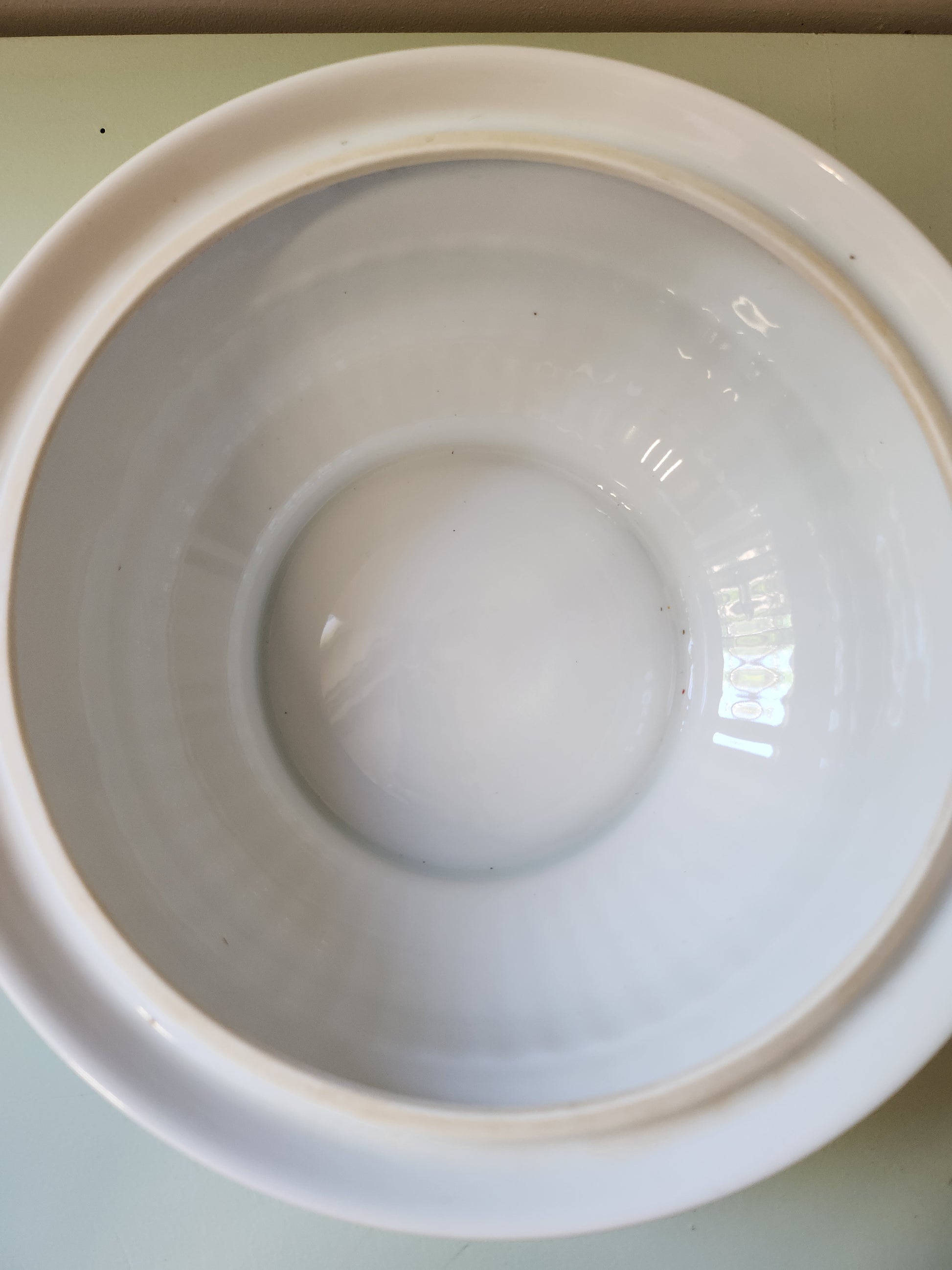 Soupière en porcelaine motif floral   Patine