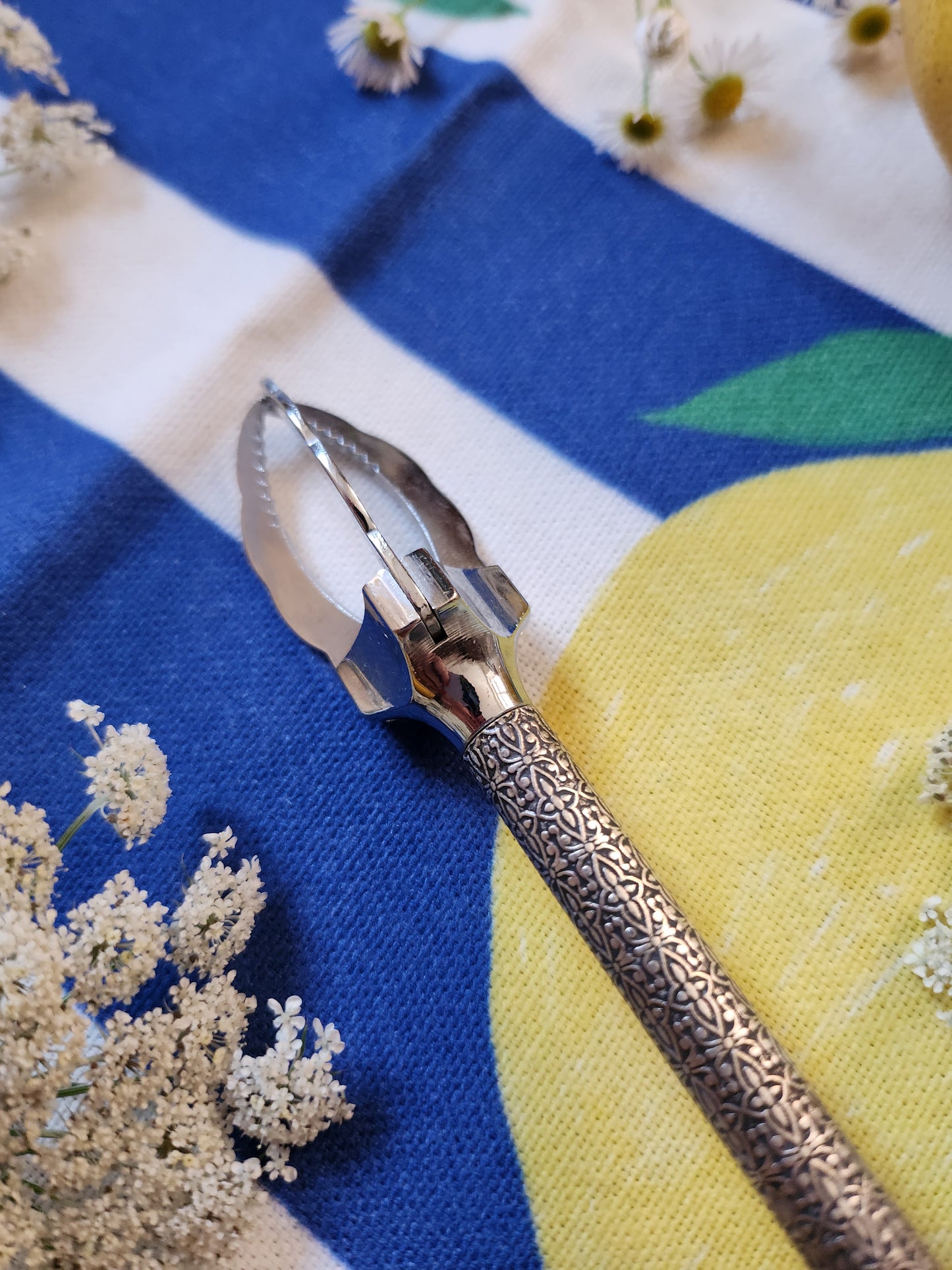 Pince à sucre vintage en métal   Patine