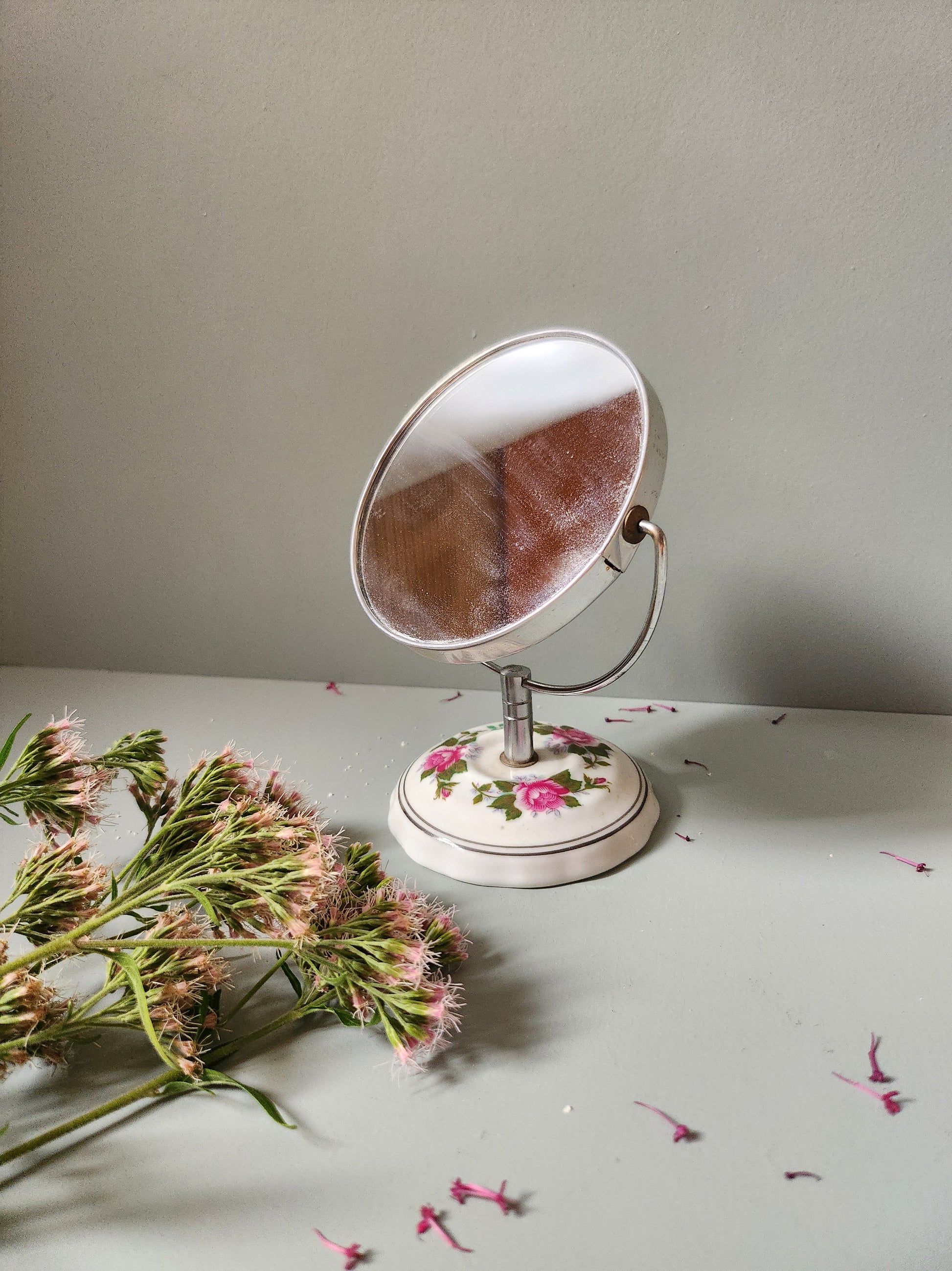 Petit miroir en porcelaine   Patine