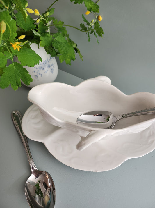 Saucière ancienne en porcelaine blanche