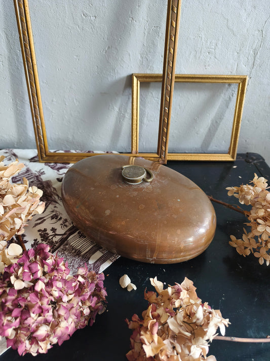Bouillotte ovale en cuivre vintage   Patine