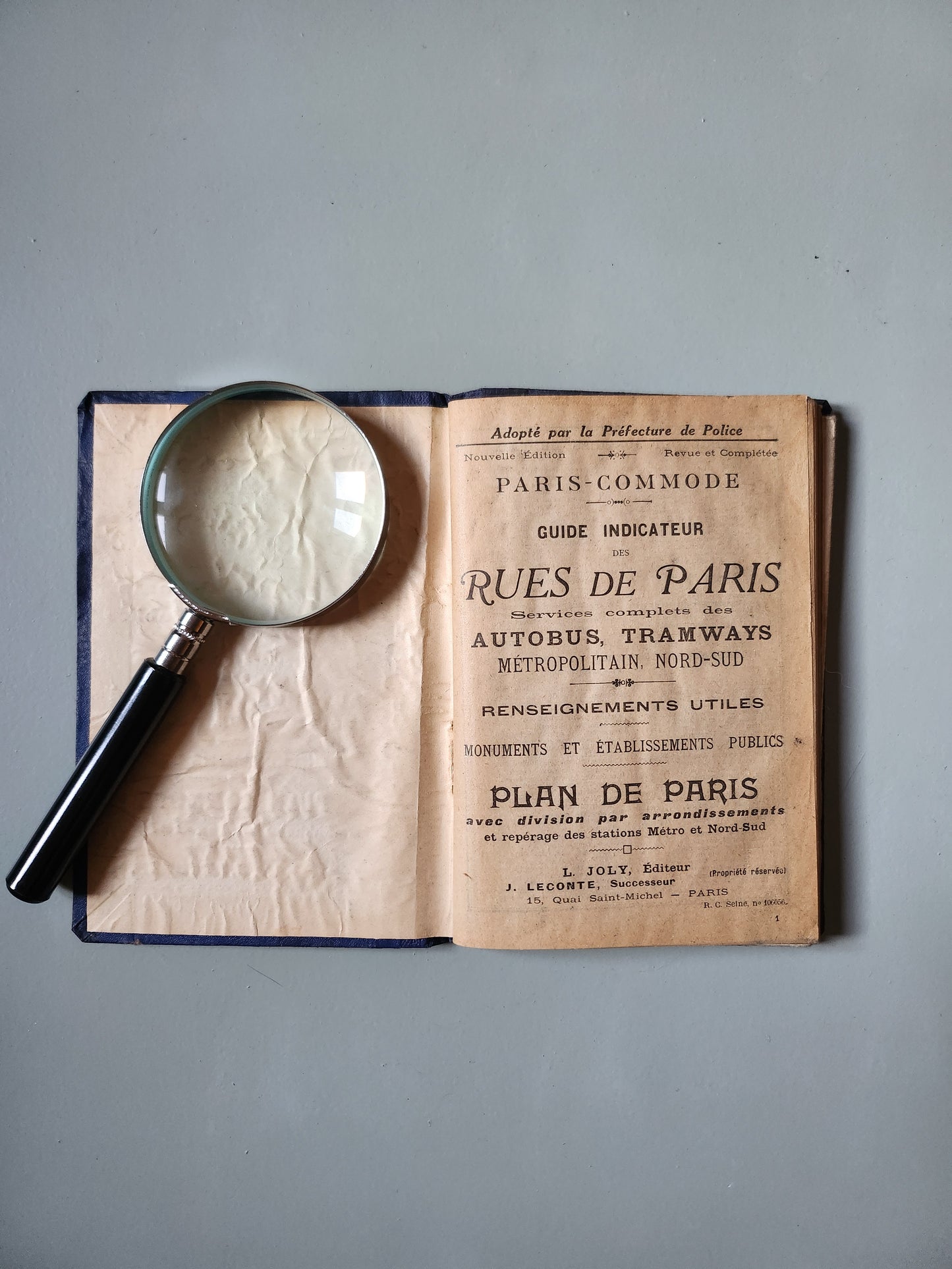 Guide commode des rues de Paris avec plan dépliable   Patine