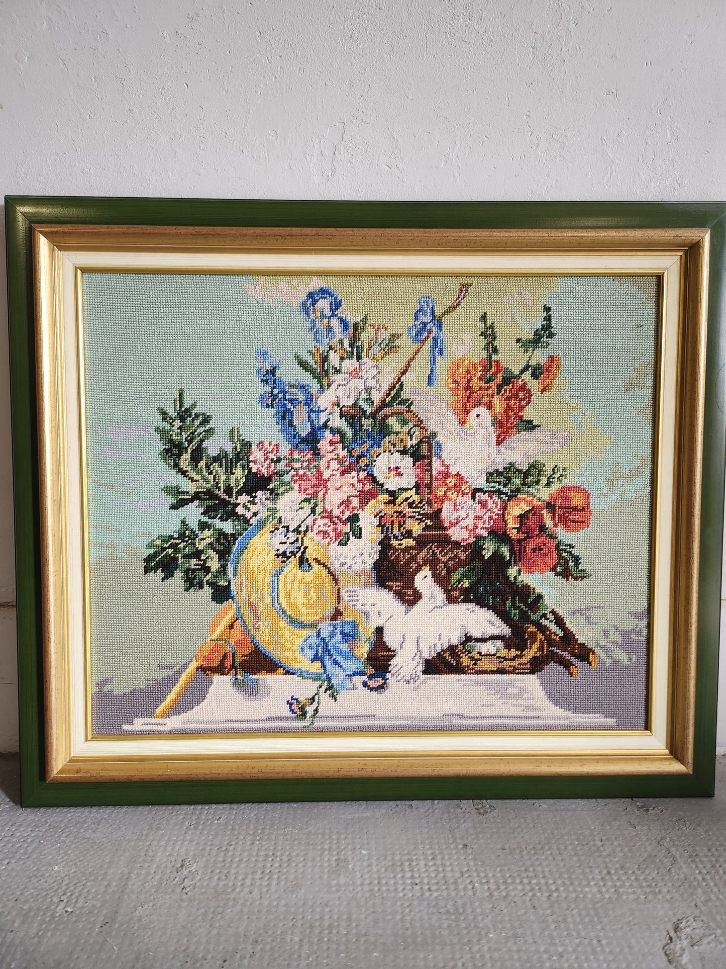 Tableau en bois avec ornement en point de croix   Patine