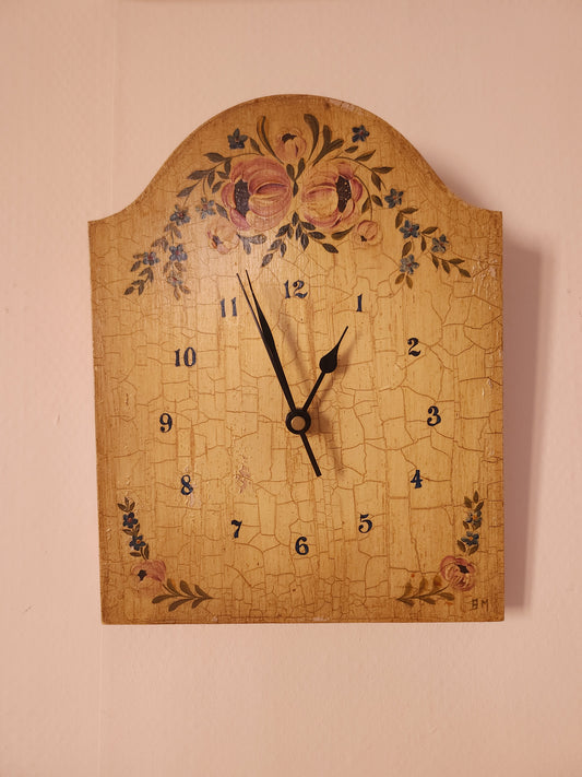 Horloge en bois peint à la main   Patine
