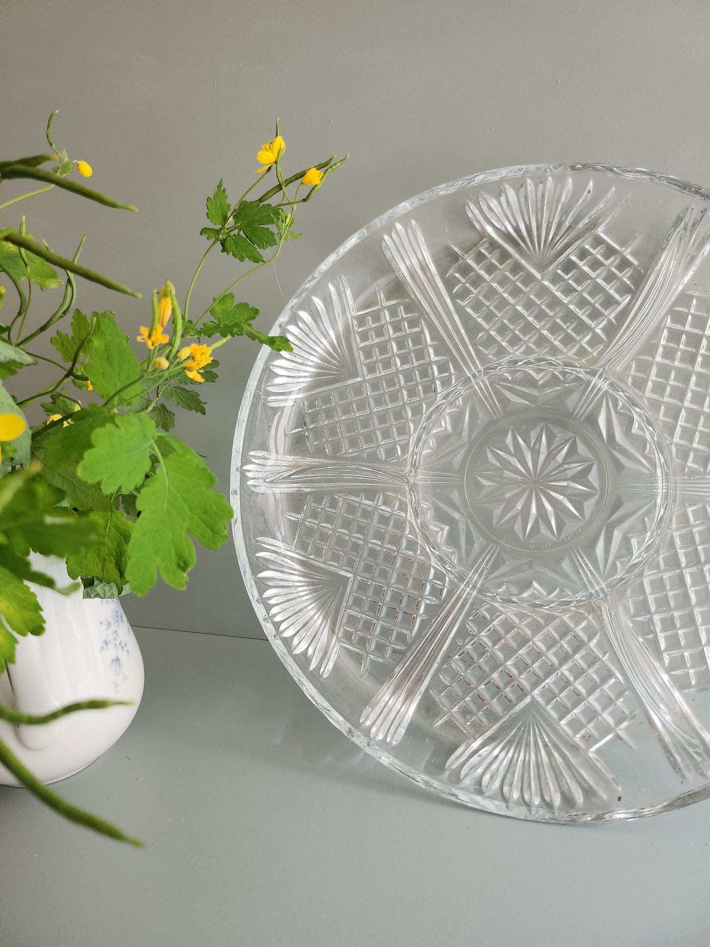 Plat apéritif en verre moulé - Patine