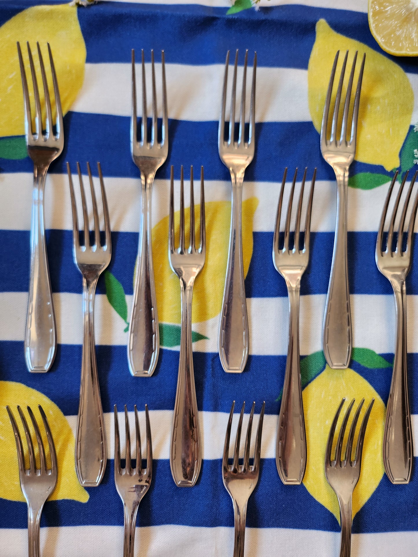 Fourchette en métal argenté lot de 12   Patine