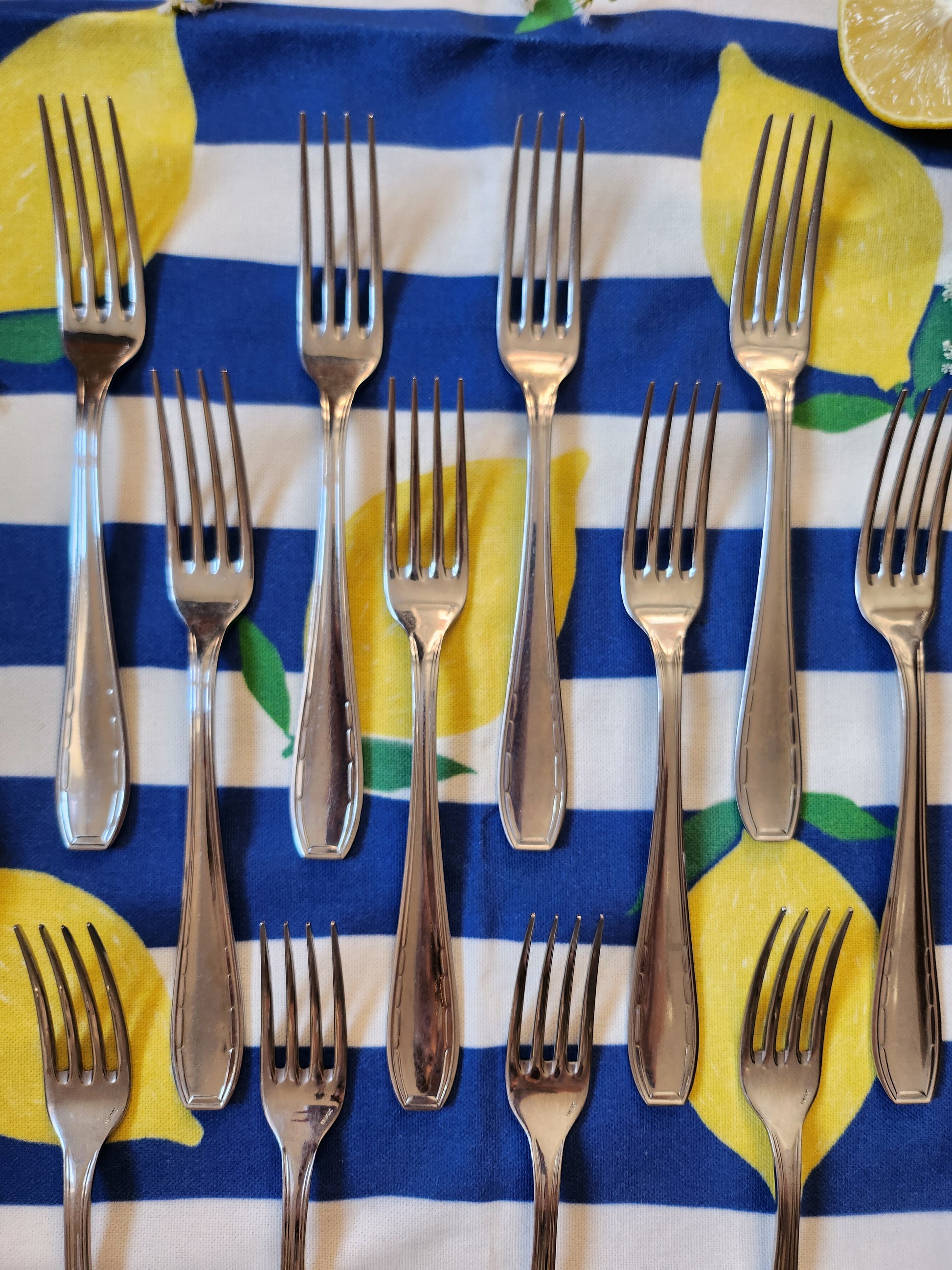 Fourchette en métal argenté lot de 12   Patine