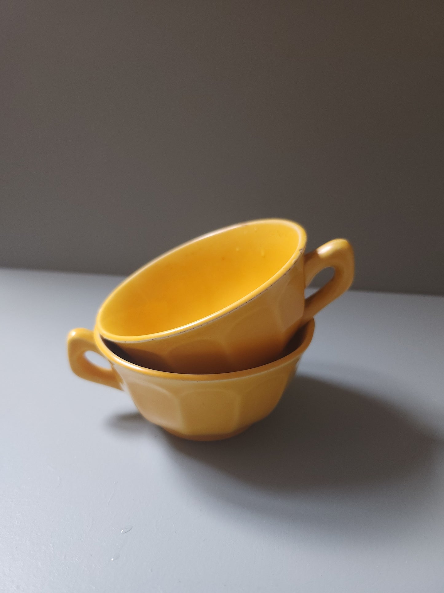 Tasses jaunes en céramique lot de 2   Patine