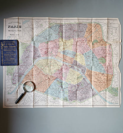 Guide commode des rues de Paris avec plan dépliable   Patine