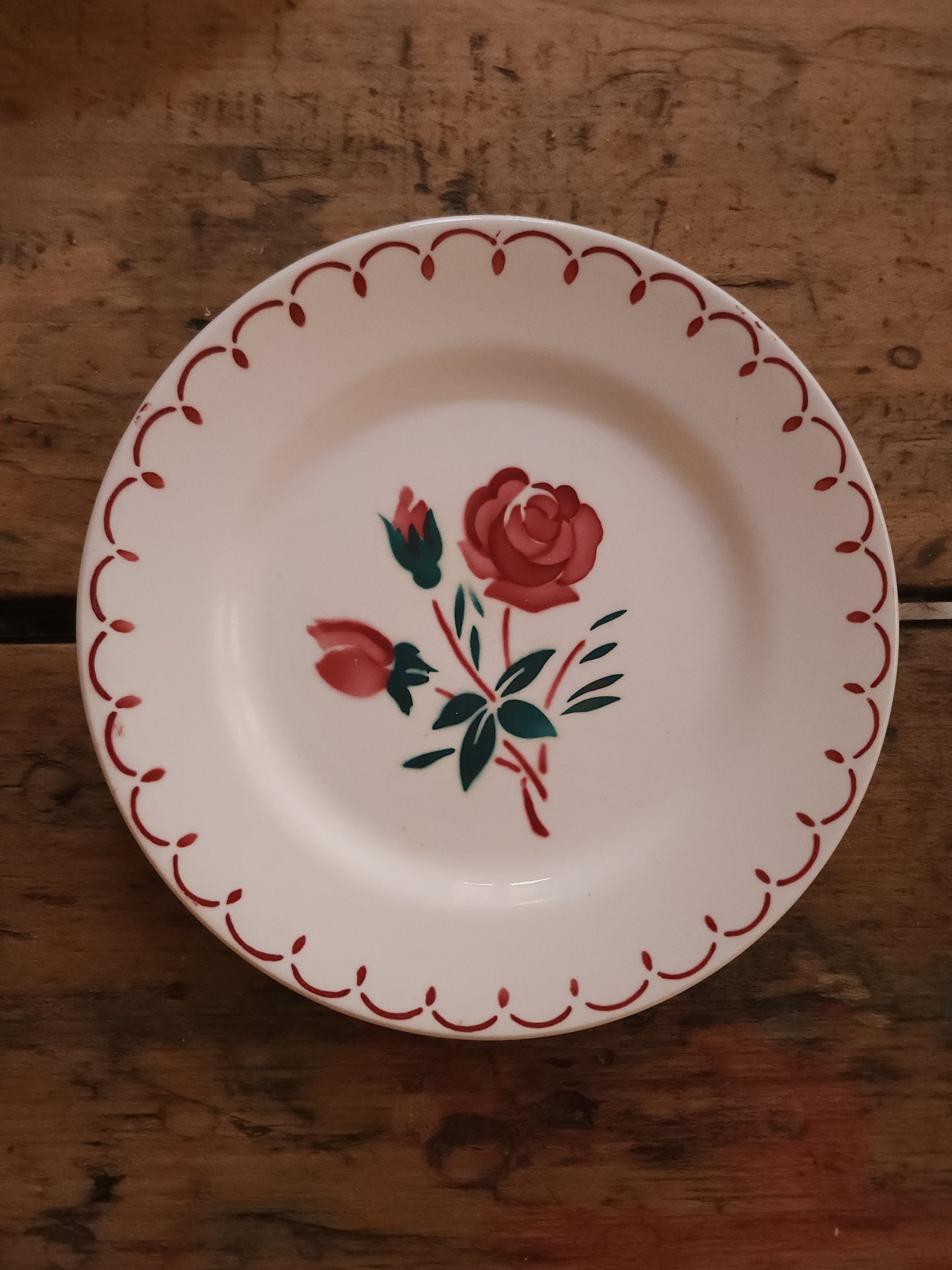 Assiettes plates en céramique peintes à la main lot de 3   Patine