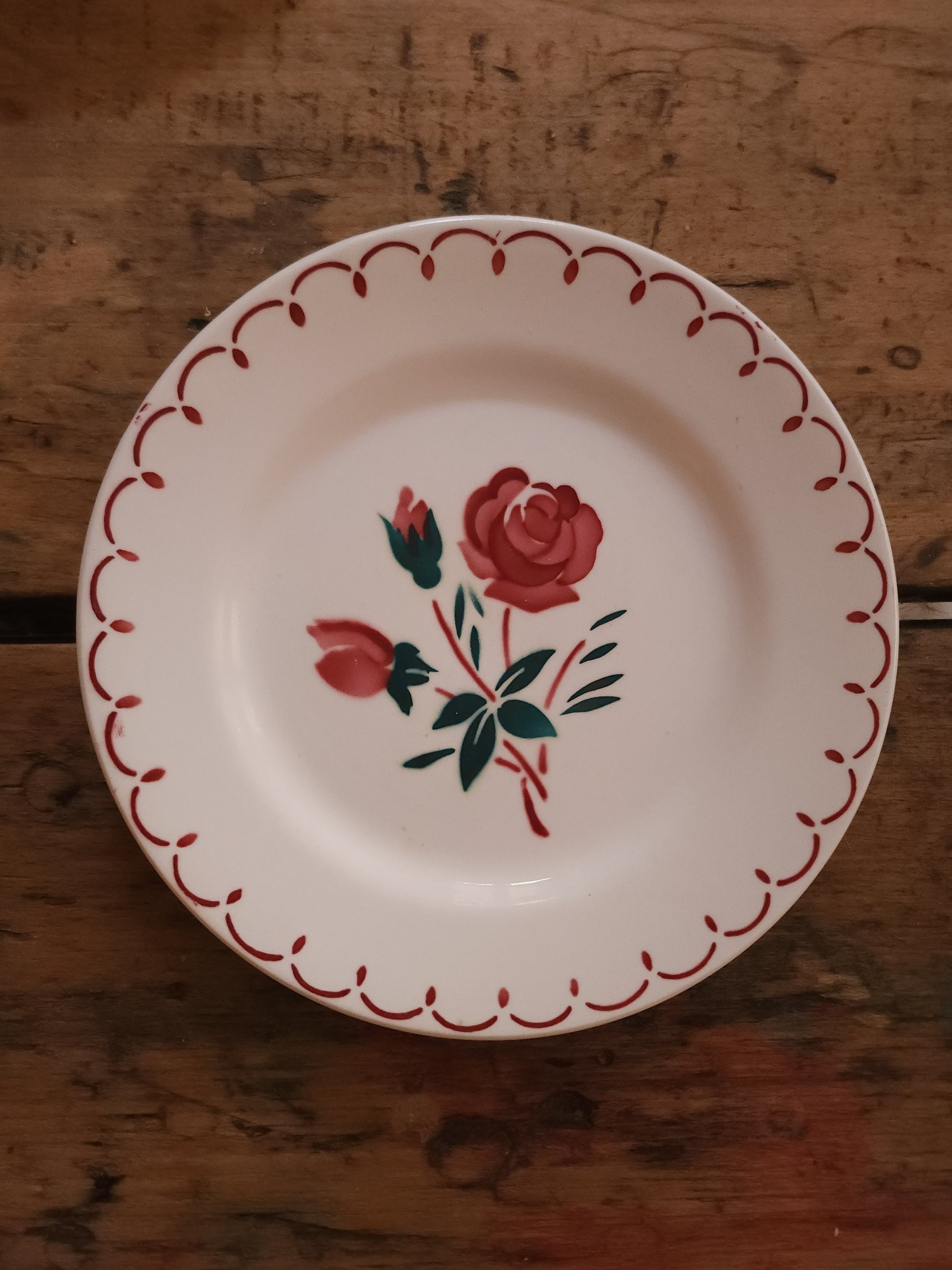 Assiettes plates en céramique peintes à la main lot de 3   Patine