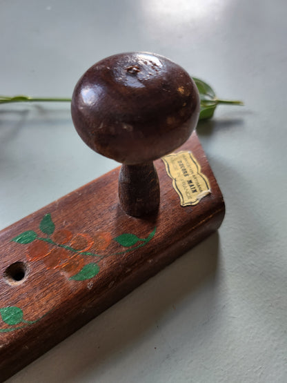 Porte-manteau en bois peint à la main   Patine
