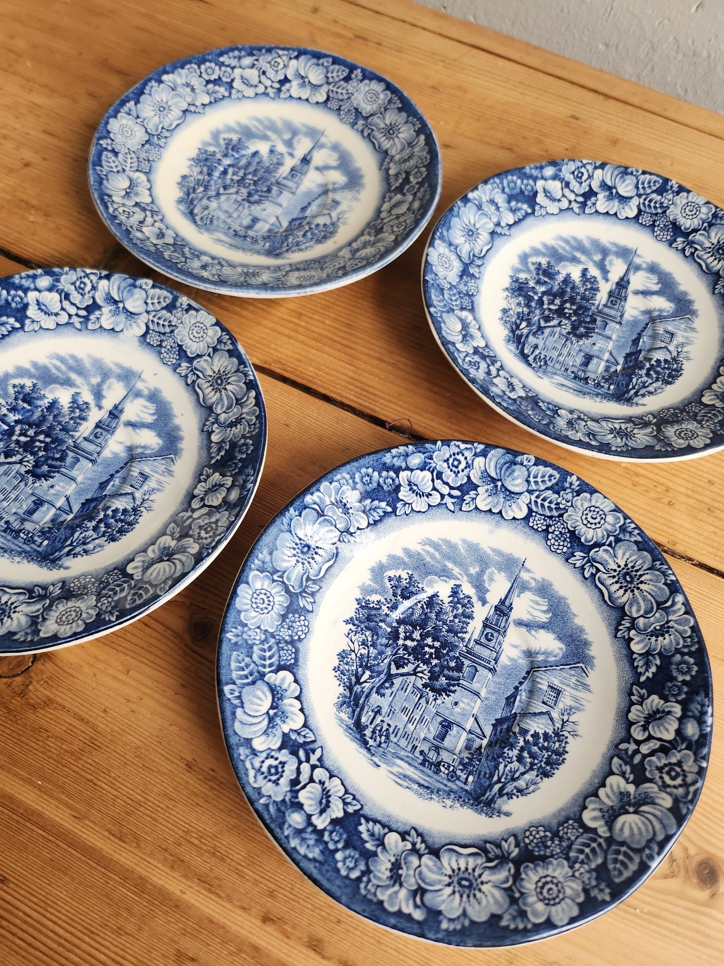 Tasse à café + assiettes en faïence fabriquées en Angleterre lot de 4   Patine