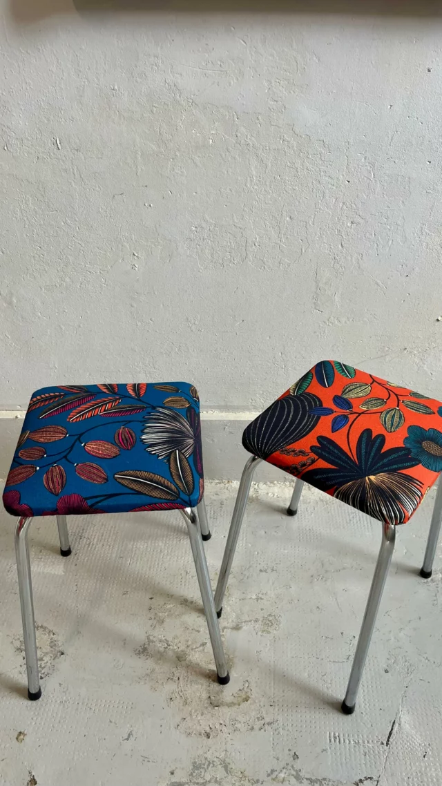 ⎰D I S P O S⎱
On adore leur nouveau look plein de pep’s grâce à ces tissus colorés à motifs. Une seconde vie pleine de style pour ces deux pièces vintage qu’on a entièrement retapées à l’atelier. 💙💛🧡💚🤎❤️

Ils sont à retrouver sur notre boutique en ligne 🛒
.
.
.
.
#secondeviedesmeubles #meublevintage #decorationinterieur #decorationinterieur #brocanteenligne #meublerelooké #tabouret #tabouretvintage #decoration #ameublement